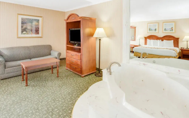 photo 5 of Baymont Inn & Suites Kalamazoo East