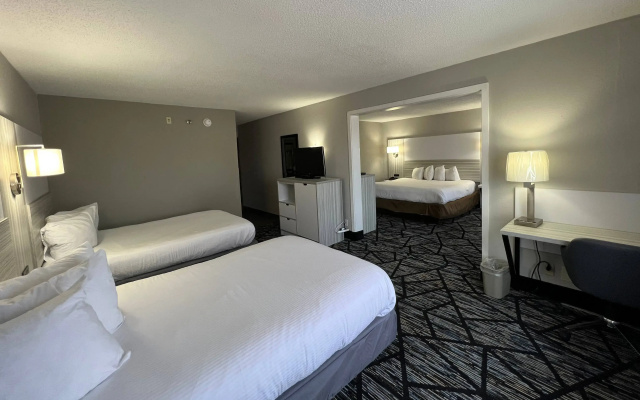 photo 3 of Baymont Inn & Suites Peoria