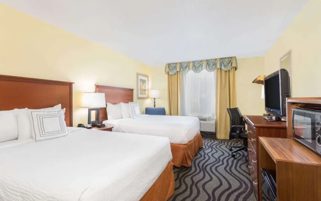 photo 3 of Baymont Inn and Suites Savannah Midtown