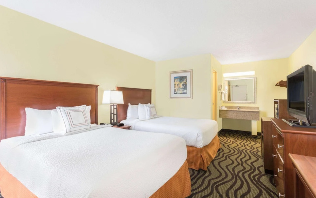 photo 4 of Baymont Inn and Suites Savannah Midtown
