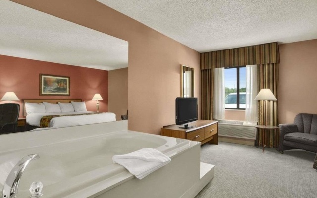 photo 3 of Baymont by Wyndham Sullivan