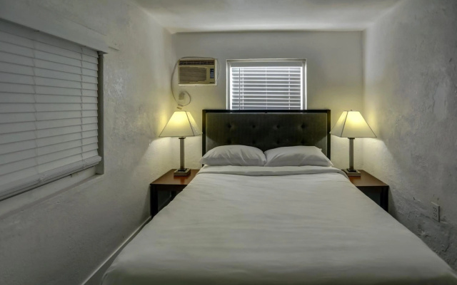 photo 2 of Beach and Town Motel
