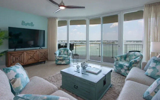 photo 2 of Beach Condo Overlooking the Bay - Unit Crb0806