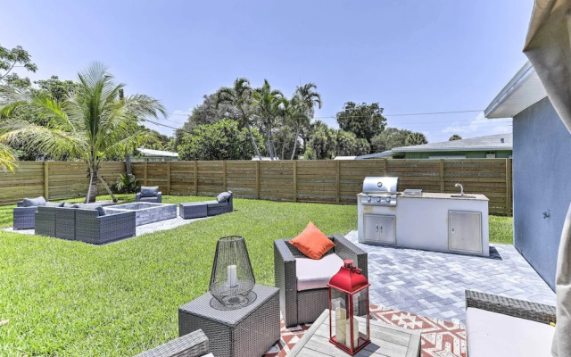 photo 4 of Beach House w/ Outdoor Kitchen, Walk to Coast