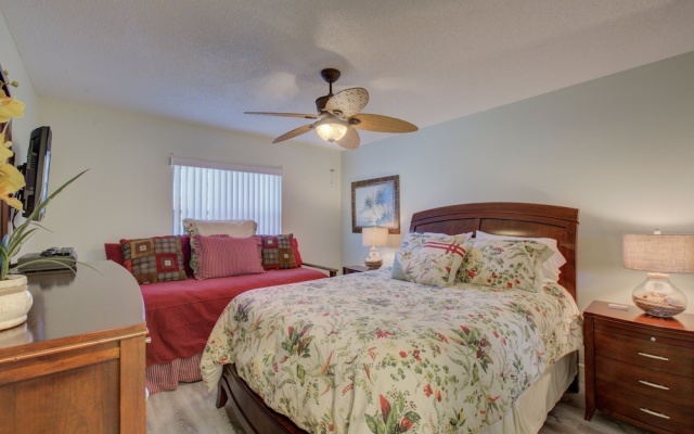 photo 4 of Beach Palms 5B by Anna Maria
