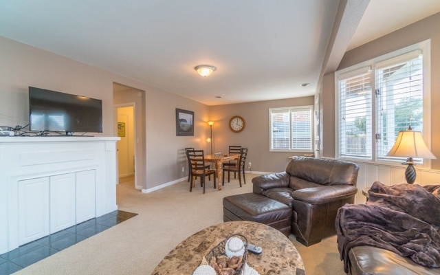 photo 3 of Beach Retreat 4 Bedrooms 2 Bathrooms Home