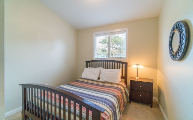 photo 4 of Beach Retreat 4 Bedrooms 2 Bathrooms Home