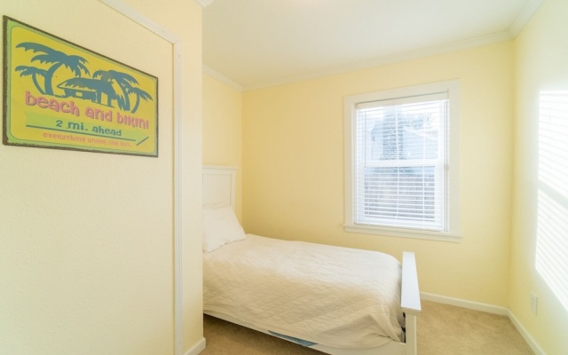 photo 5 of Beach Retreat 4 Bedrooms 2 Bathrooms Home