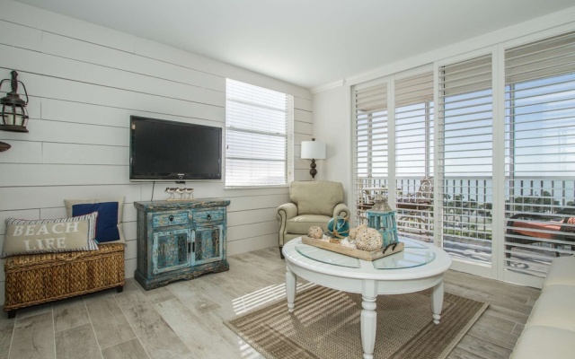 photo 2 of Beach & Tennis 3706