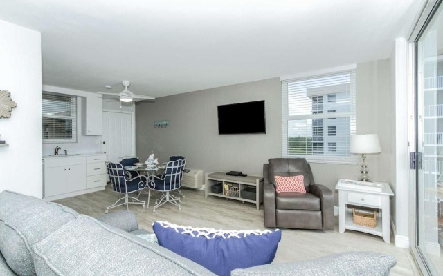 photo 5 of Beach & Tennis 3808