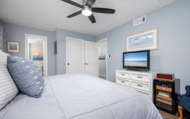 photo 4 of Beachcomber 304, 2BRs, Pool, Beach, Near Mayo Clinic, Sleeps 4
