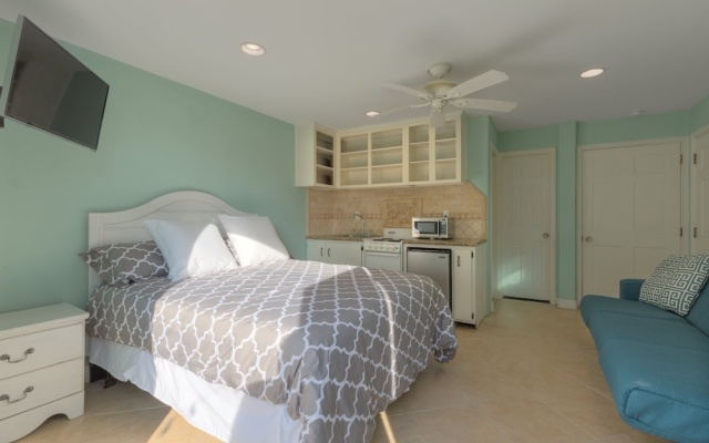 photo 3 of Beachside Studio With Mini Kitchen - Sleeps 2