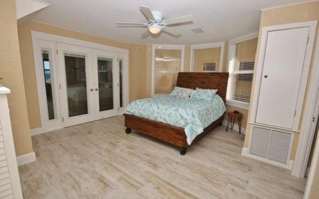 photo 3 of Beachside Vista Apartment 4