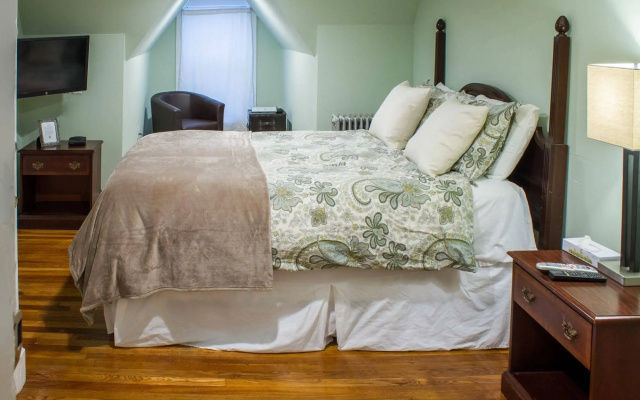 photo 3 of Beacon Inn 1750