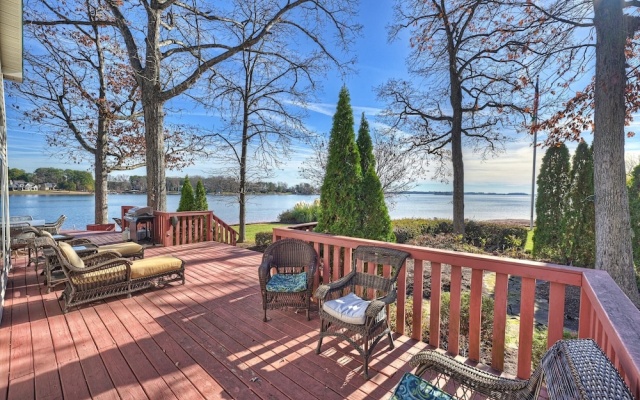 photo 3 of Bear Creek Lodge by Avantstay Lakefront + Dock