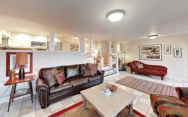 photo 2 of Beautiful 2BR Seattle Lake Apartment by RedAwning