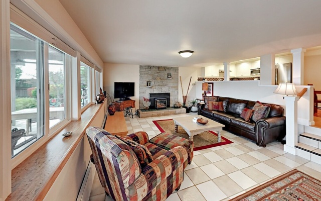photo 5 of Beautiful 2BR Seattle Lake Apartment by RedAwning
