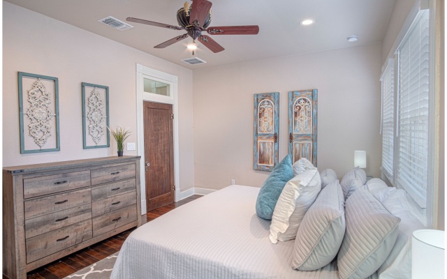 photo 2 of Beautiful Craftmans 4BR/2,5BA Home Near Downtown