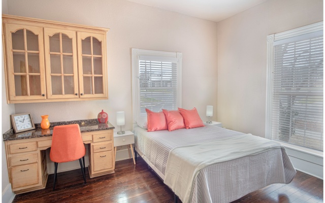 photo 3 of Beautiful Craftmans 4BR/2,5BA Home Near Downtown