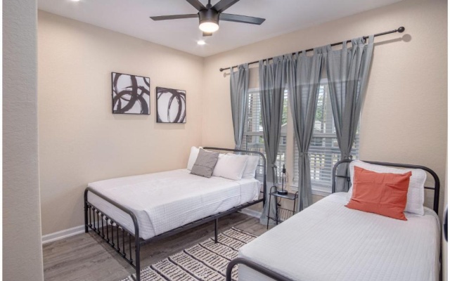 photo 5 of Beautiful Fenced 3BR 2BA Near Exciting Downtown
