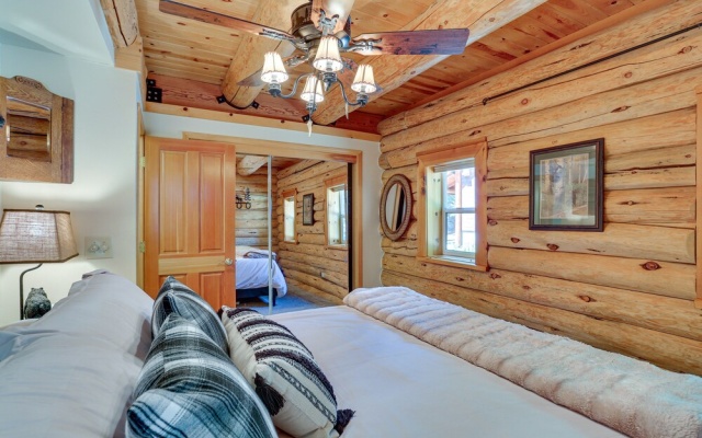 photo 3 of Lake Almanor Cabin w/ Deck & Beach Access