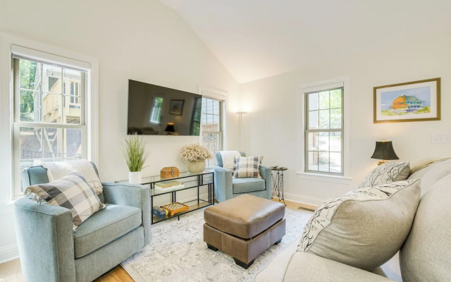 photo 2 of Beautiful Raleigh Cottage Rental: 5 Mi to Downtown