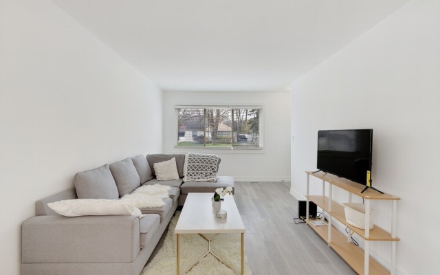 photo 2 of Beautiful Romantic 2 Bedroom House in the City Close to Restaurants and Bars 2 Home by Redawning