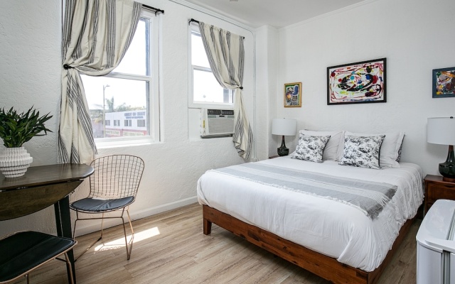 photo 2 of Beautiful Studio Near Hollywood! Sleeps 2!