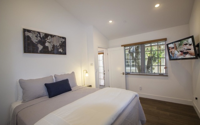 photo 4 of Beautifully Remodled 3/3 Walk To Shops, Restaurants, Close To World Class Golf