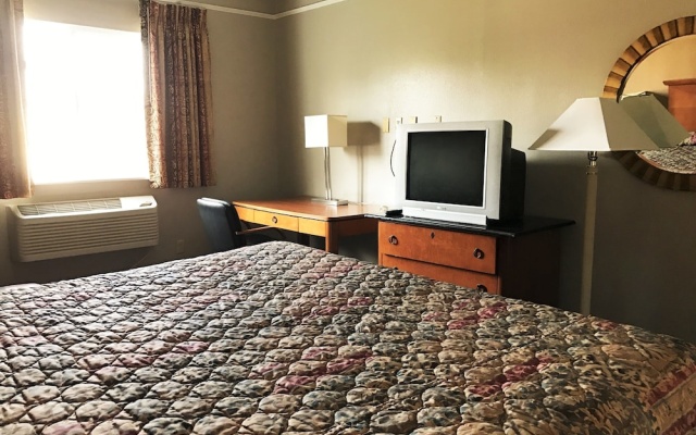 photo 2 of Bella Vista Inn & Suites