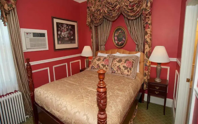 photo 3 of Bellevue Manor