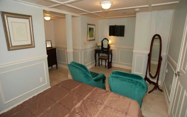 photo 4 of Bellevue Manor