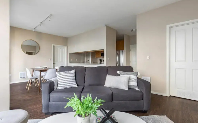 photo 3 of Bellevue Modern 2BD 2BA Apartment