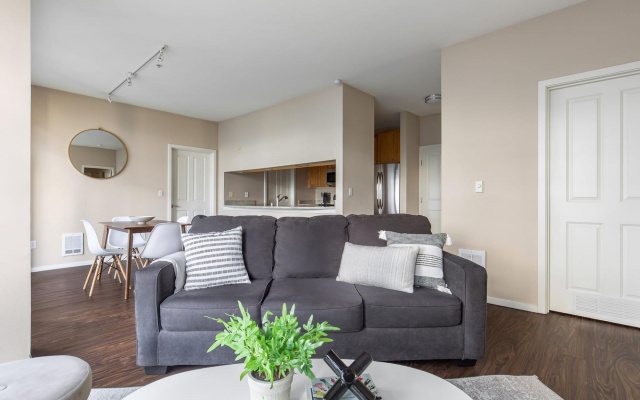 photo 3 of Bellevue Sophisticated 2BD 2BA Apartment