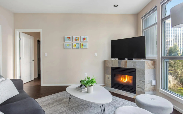 photo 4 of Bellevue Sophisticated 2BD 2BA Apartment