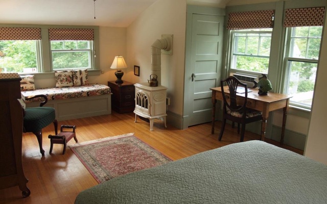 photo 2 of The Belmont Inn