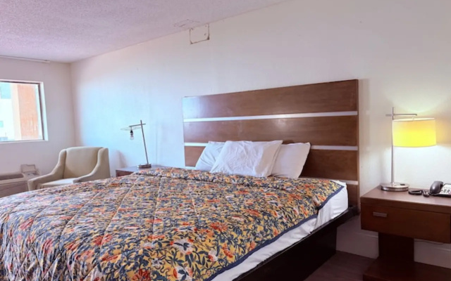 photo 2 of Best Classic Inn & Suites Houston I 45 near IAH