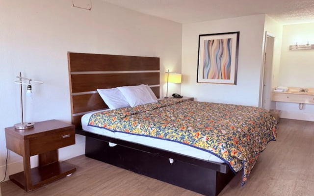 photo 3 of Best Classic Inn & Suites Houston I 45 near IAH