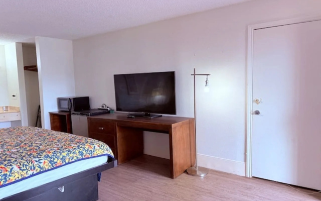 photo 4 of Best Classic Inn & Suites Houston I 45 near IAH