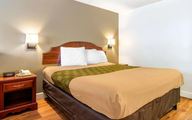 photo 5 of Econo Lodge Inn & Suites near Chickamauga Battlefield