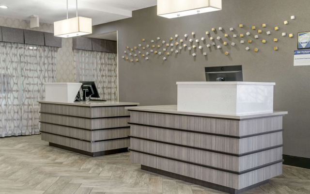 photo 2 of Best Western Beacon Inn