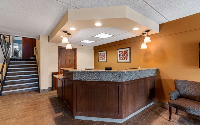 photo 2 of Best Western Bridgeview Hotel