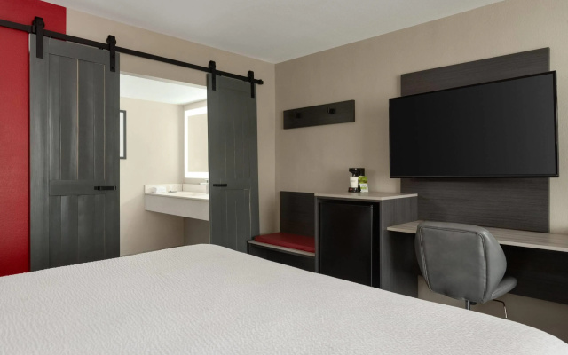 photo 5 of Ramada by Wyndham Cocoa