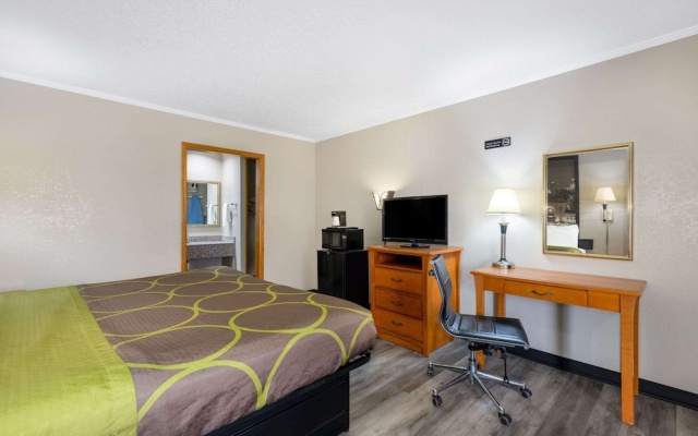 photo 5 of Super 8 by Wyndham Kansas City Airport North