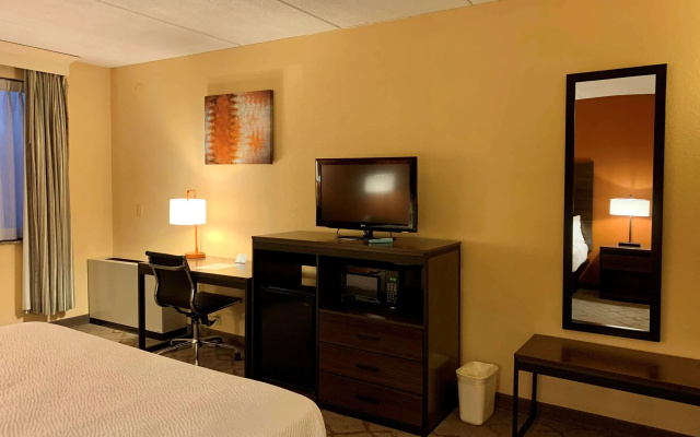 photo 3 of Best Western Grand Victorian Inn