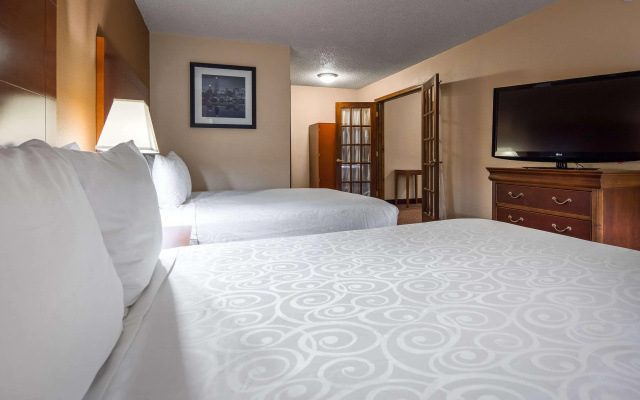 photo 4 of Days Inn by Wyndham St. Charles IL