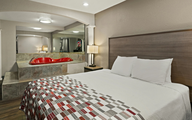 photo 4 of Red Roof Inn & Suites Irving – DFW Airport South