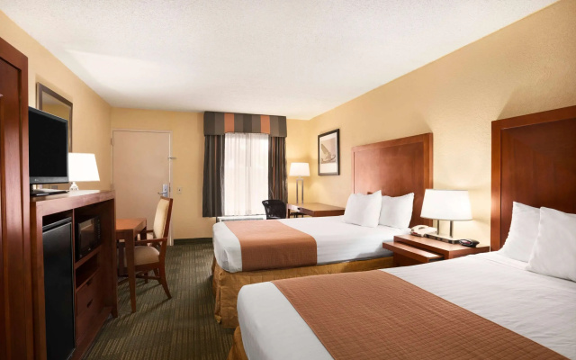photo 4 of Days Inn by Wyndham Jacksonville Airport