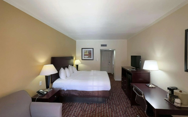 photo 5 of Motel 6 Dallas, TX – Downtown