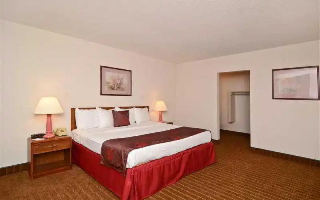 photo 3 of Best Western Plaza Inn